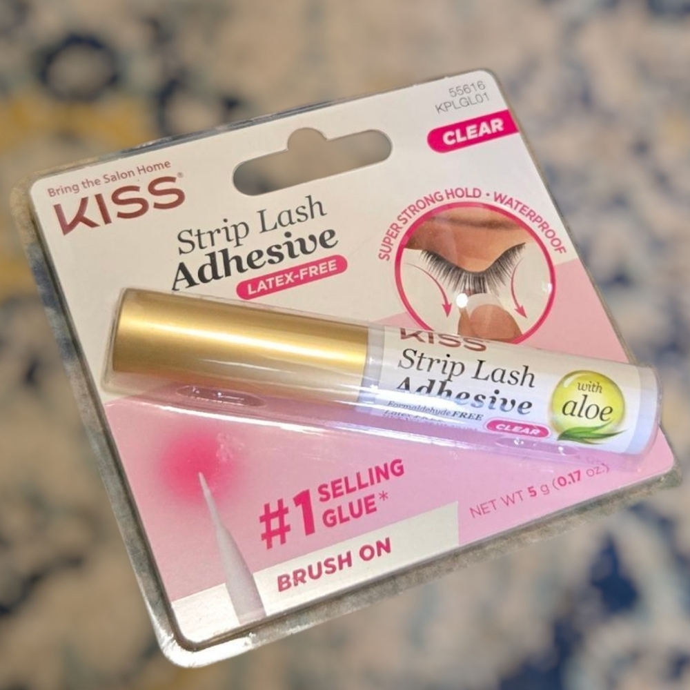Kiss Strip Lash Adhesive Super Strong Hold Brush On Waterproof In Clear